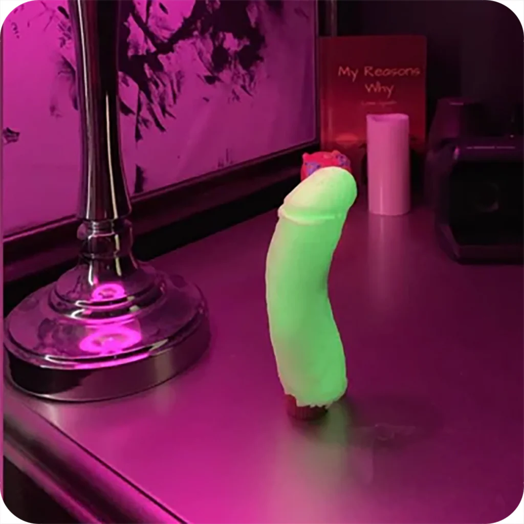 Clone-A-Willy Vibrator Kit in Glow in the Dark - Image 8